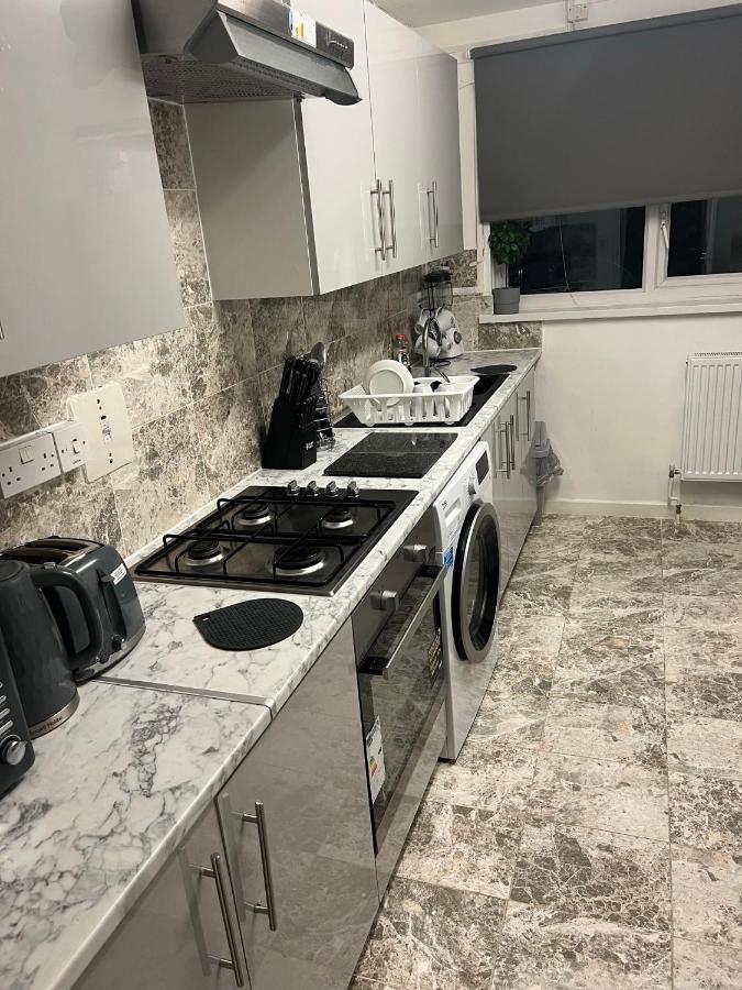 Accu Care Apartment Лондон Экстерьер фото