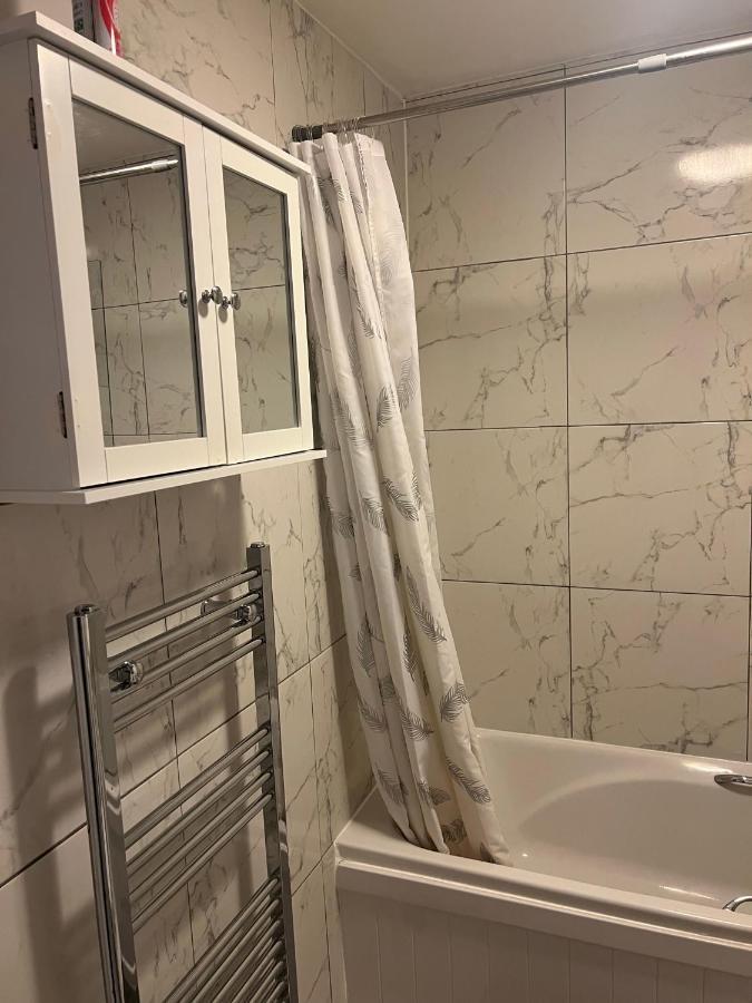 Accu Care Apartment Лондон Экстерьер фото